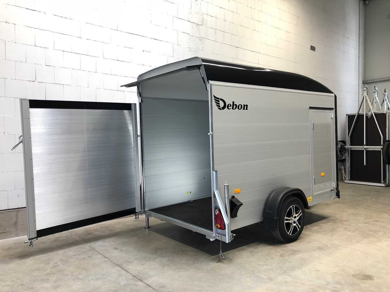 CHEVAL LIBERTE DEBON C300 Roadster Alufelge Kofferanhänger - مقطورة دراجة نارية: صورة 5 CHEVAL LIBERTE DEBON C300 Roadster Alufelge Kofferanhänger - مقطورة دراجة نارية: صورة 5