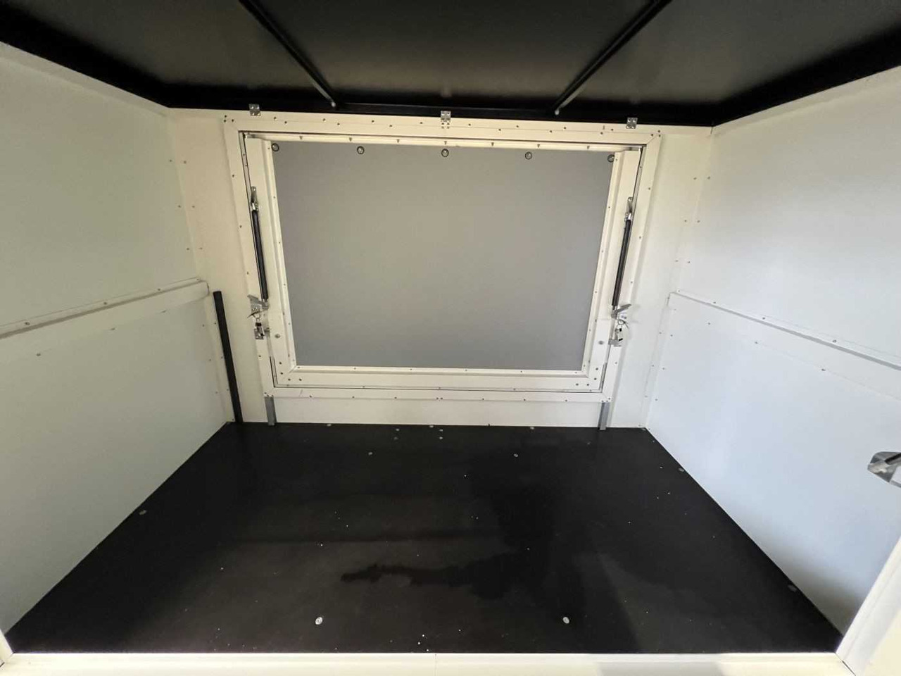 TPV HL-KT-EU2 mit 2 Aufstellklappe Verkaufsanhänger - مقطورة بيع ( الأغذية): صورة 4 TPV HL-KT-EU2 mit 2 Aufstellklappe Verkaufsanhänger - مقطورة بيع ( الأغذية): صورة 4