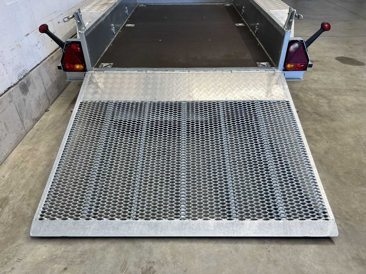 VARIANT 2715 M2 Maschinentransporter - مقطورة لنقل المعدات: صورة 3 VARIANT 2715 M2 Maschinentransporter - مقطورة لنقل المعدات: صورة 3
