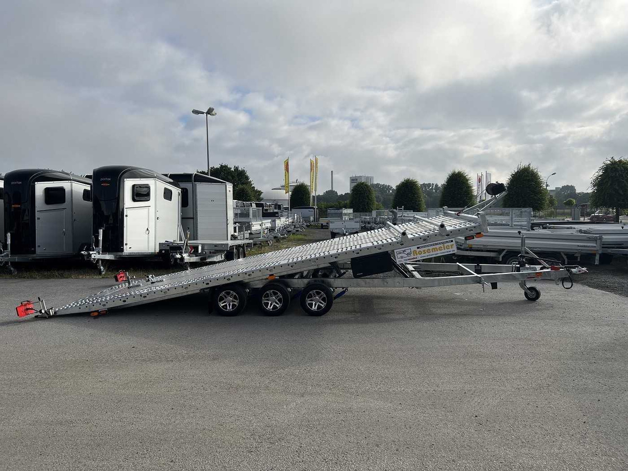 VEZEKO Jumbola 35.60 Tridem Autotransporter - مقطورة شحن نقل السيارات: صورة 1 VEZEKO Jumbola 35.60 Tridem Autotransporter - مقطورة شحن نقل السيارات: صورة 1