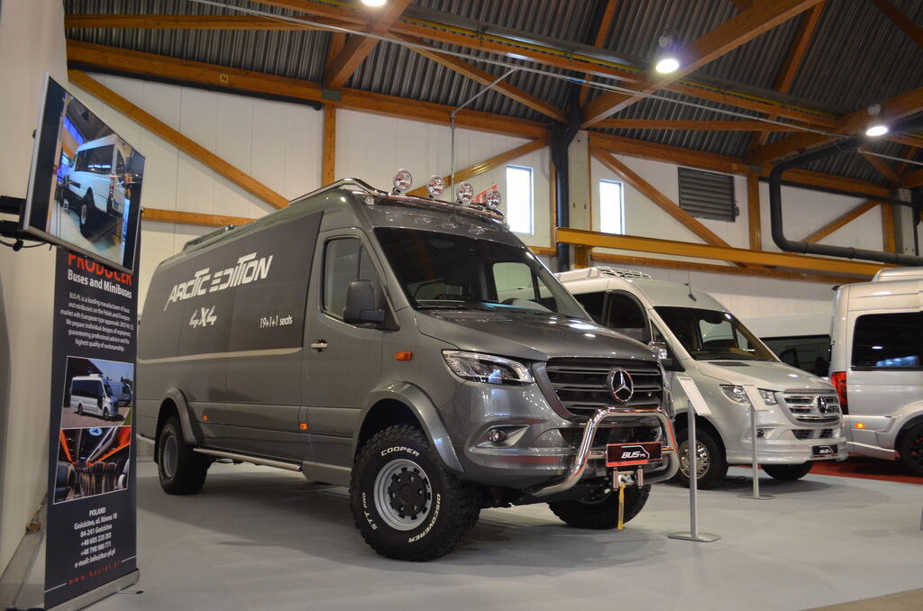 MERCEDES-BENZ Sprinter 519 4x4 high and low drive - حافلة صغيرة, ميكروباص: صورة 2 MERCEDES-BENZ Sprinter 519 4x4 high and low drive - حافلة صغيرة, ميكروباص: صورة 2