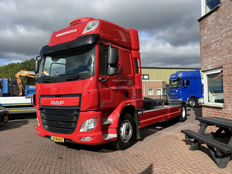 DAF CF 290 4X2 EURO6 SPACECAB RENOVA / VANGMUIL / LAADKLEP / TOP STAAT - شاحنات الحاويات / جسم علوي قابل للتغيير شاحنة: صورة 2 DAF CF 290 4X2 EURO6 SPACECAB RENOVA / VANGMUIL / LAADKLEP / TOP STAAT - شاحنات الحاويات / جسم علوي قابل للتغيير شاحنة: صورة 2