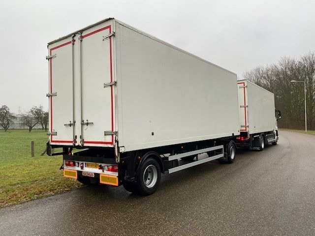 MAN TGS 18.320 TGS 18.320 BAKWAGEN MET LAADKLEP COMPLEET MET 2-ASSIGE AANHANGWAGEN - شاحنة مقفلة: صورة 3 MAN TGS 18.320 TGS 18.320 BAKWAGEN MET LAADKLEP COMPLEET MET 2-ASSIGE AANHANGWAGEN - شاحنة مقفلة: صورة 3