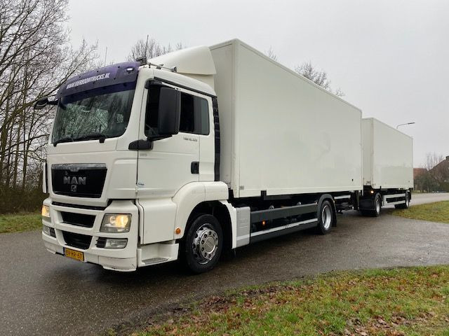 MAN TGS 18.320 TGS 18.320 BAKWAGEN MET LAADKLEP COMPLEET MET 2-ASSIGE AANHANGWAGEN - شاحنة مقفلة: صورة 2 MAN TGS 18.320 TGS 18.320 BAKWAGEN MET LAADKLEP COMPLEET MET 2-ASSIGE AANHANGWAGEN - شاحنة مقفلة: صورة 2