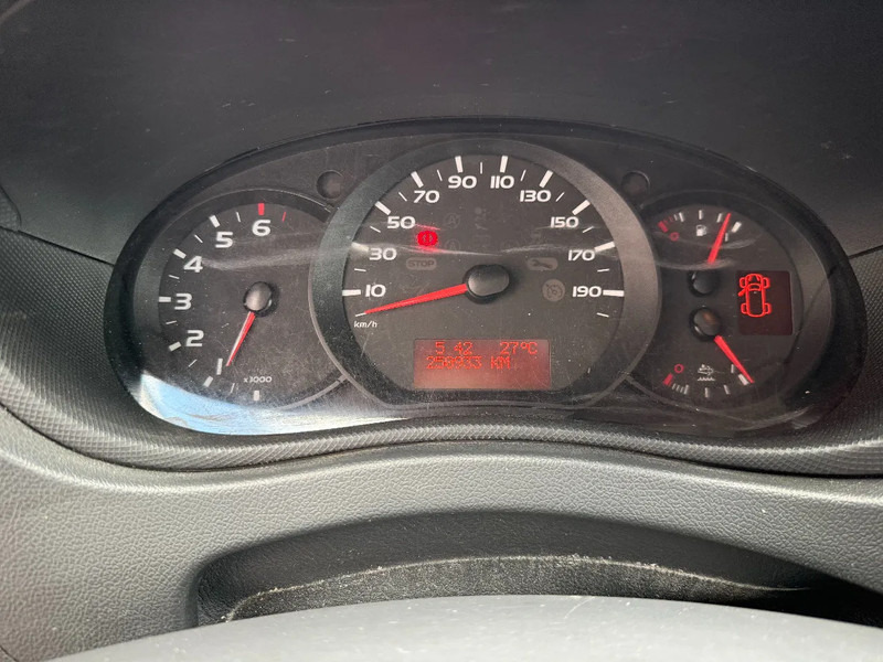 Renault Master Master 130HP Koffer mit Ladebordwand / Euro6 / TOP ZUSTAND - شاحنة مغلقة الصندوق: صورة 3 Renault Master Master 130HP Koffer mit Ladebordwand / Euro6 / TOP ZUSTAND - شاحنة مغلقة الصندوق: صورة 3