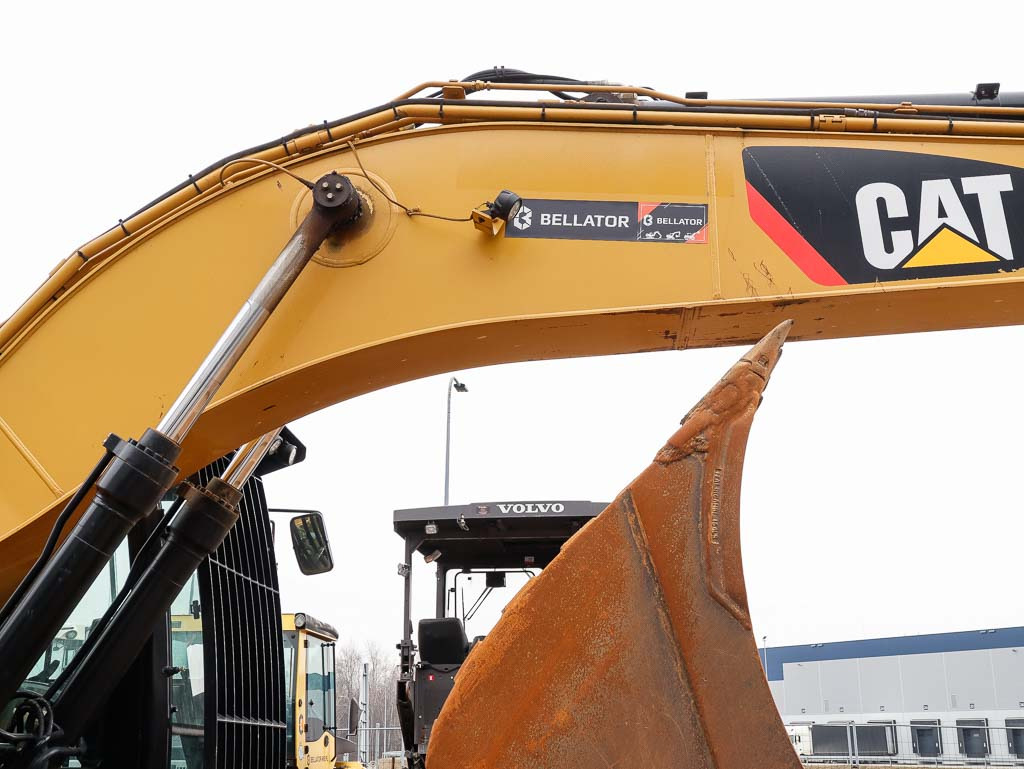 حفار زحاف CATERPILLAR 320F: صورة 23