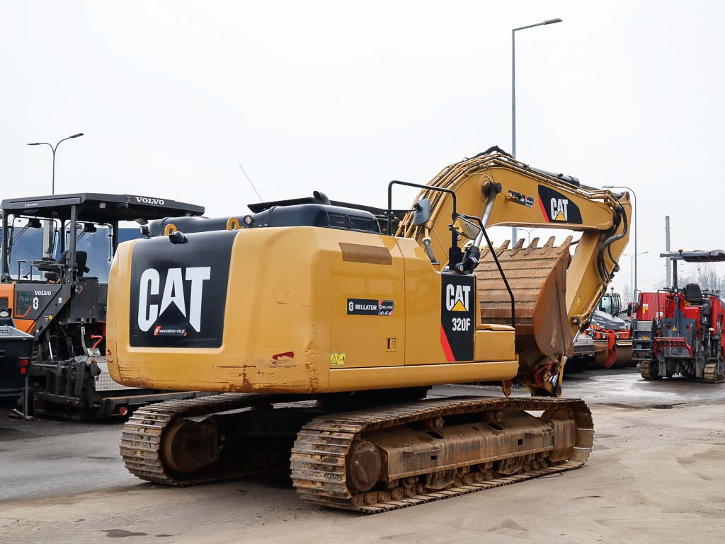حفار زحاف CATERPILLAR 320F: صورة 6
