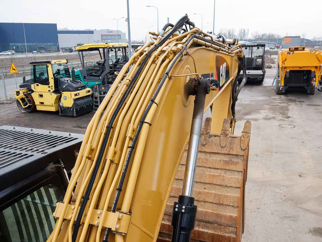 حفار زحاف CATERPILLAR 320F: صورة 31