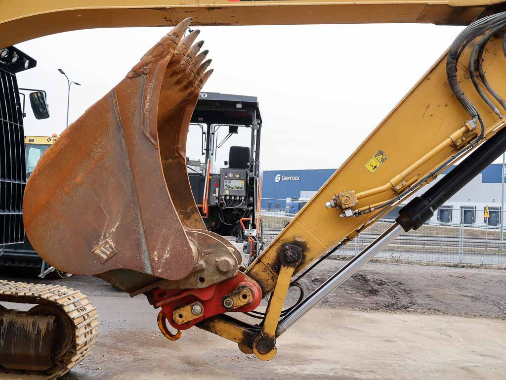 حفار زحاف CATERPILLAR 320F: صورة 21