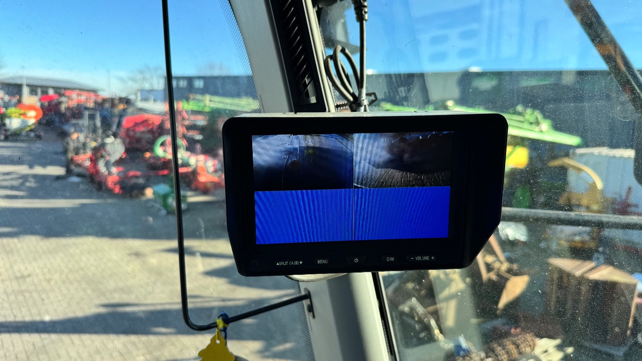 CLAAS Lexion 6900 TerraTrac 890 full Options - حصادة موحَّدة: صورة 2 CLAAS Lexion 6900 TerraTrac 890 full Options - حصادة موحَّدة: صورة 2