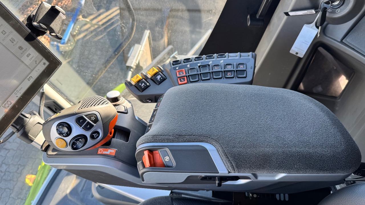 CLAAS Lexion 6900 TerraTrac 890 full Options - حصادة موحَّدة: صورة 4 CLAAS Lexion 6900 TerraTrac 890 full Options - حصادة موحَّدة: صورة 4