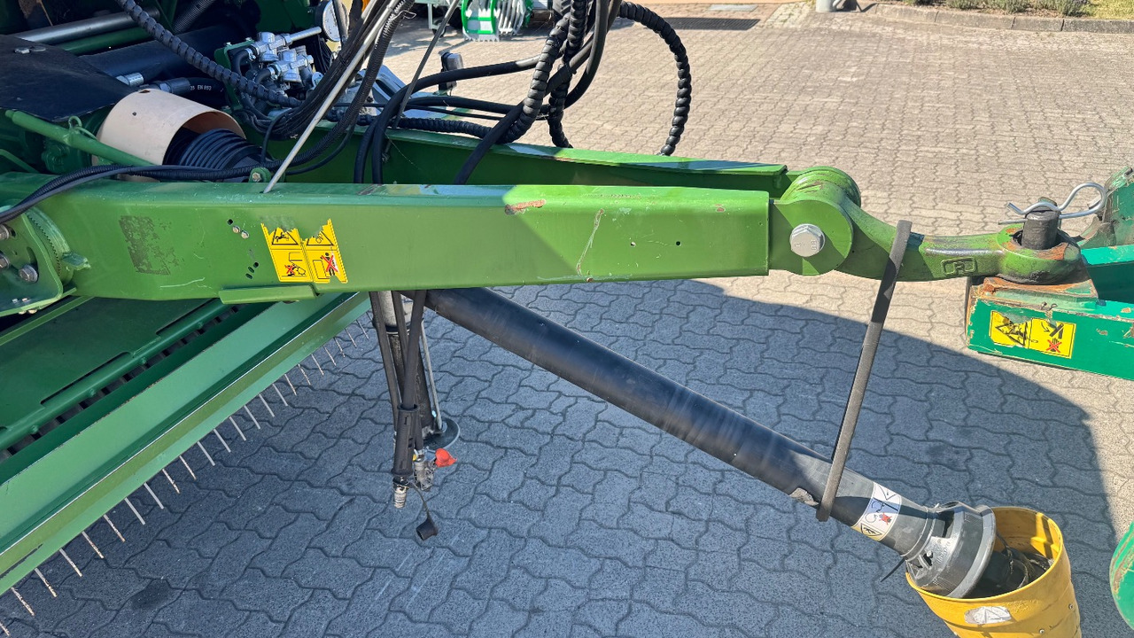 Krone Comprima V 150 XC Tandem - آلة تغليف بالة التبن: صورة 3 Krone Comprima V 150 XC Tandem - آلة تغليف بالة التبن: صورة 3