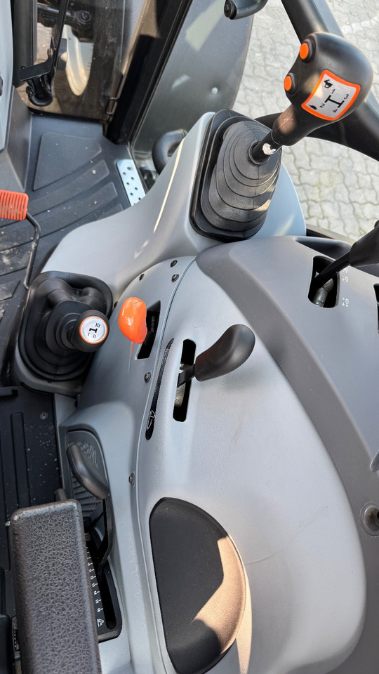 Steyr 4095 Kompakt Ecotech - جرار: صورة 2 Steyr 4095 Kompakt Ecotech - جرار: صورة 2