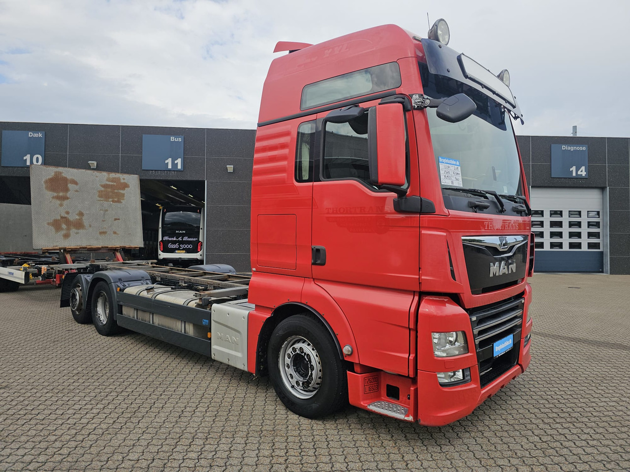 MAN TGX 26.500 with trailer - شاحنات الحاويات / جسم علوي قابل للتغيير شاحنة: صورة 2 MAN TGX 26.500 with trailer - شاحنات الحاويات / جسم علوي قابل للتغيير شاحنة: صورة 2