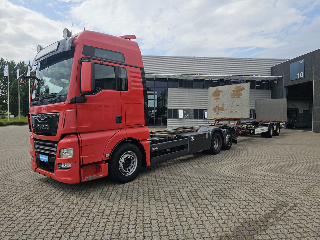 MAN TGX 26.500 with trailer - شاحنات الحاويات / جسم علوي قابل للتغيير شاحنة: صورة 1 MAN TGX 26.500 with trailer - شاحنات الحاويات / جسم علوي قابل للتغيير شاحنة: صورة 1
