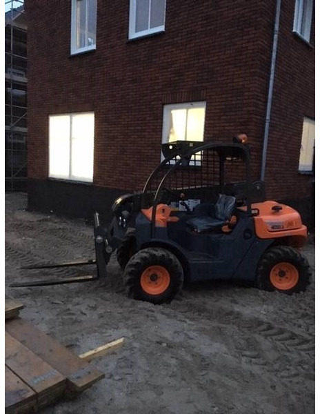 AUSA ruwterrein verreiker T 144 H - رافعة تلسكوبية: صورة 4 AUSA ruwterrein verreiker T 144 H - رافعة تلسكوبية: صورة 4
