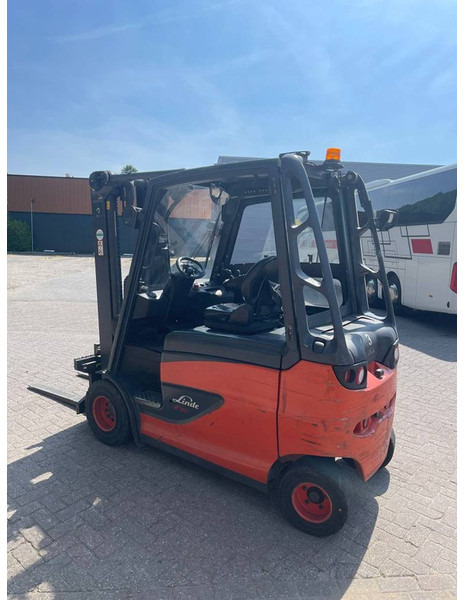 Linde E 30 - رافعة شوكية كهربائية: صورة 1 Linde E 30 - رافعة شوكية كهربائية: صورة 1