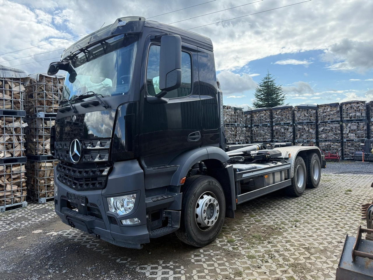 Mercedes-Benz Arocs 5 2648 Meiller Hakenlift 21-60 neuwertig - شاحنة ذات خطاف: صورة 1 Mercedes-Benz Arocs 5 2648 Meiller Hakenlift 21-60 neuwertig - شاحنة ذات خطاف: صورة 1