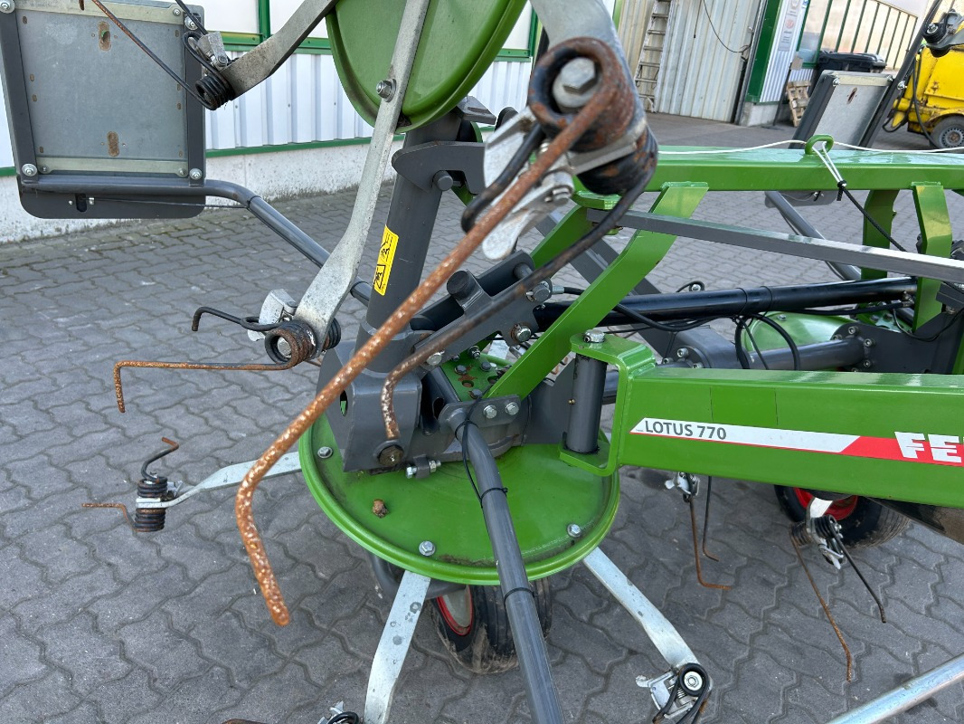 Fendt Lotus 770 - آلة تيبيس العشب/ آلة جمع العشب: صورة 2 Fendt Lotus 770 - آلة تيبيس العشب/ آلة جمع العشب: صورة 2