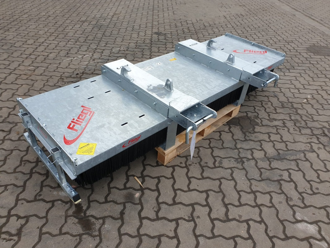 Fliegl Kehrbesen Löwe 1,50m* - جزازة العشب: صورة 2 Fliegl Kehrbesen Löwe 1,50m* - جزازة العشب: صورة 2