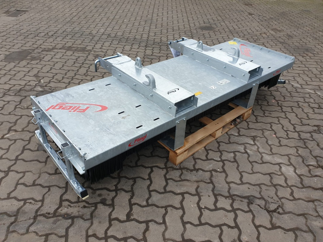 Fliegl Kehrbesen Löwe 1,50m* - جزازة العشب: صورة 4 Fliegl Kehrbesen Löwe 1,50m* - جزازة العشب: صورة 4