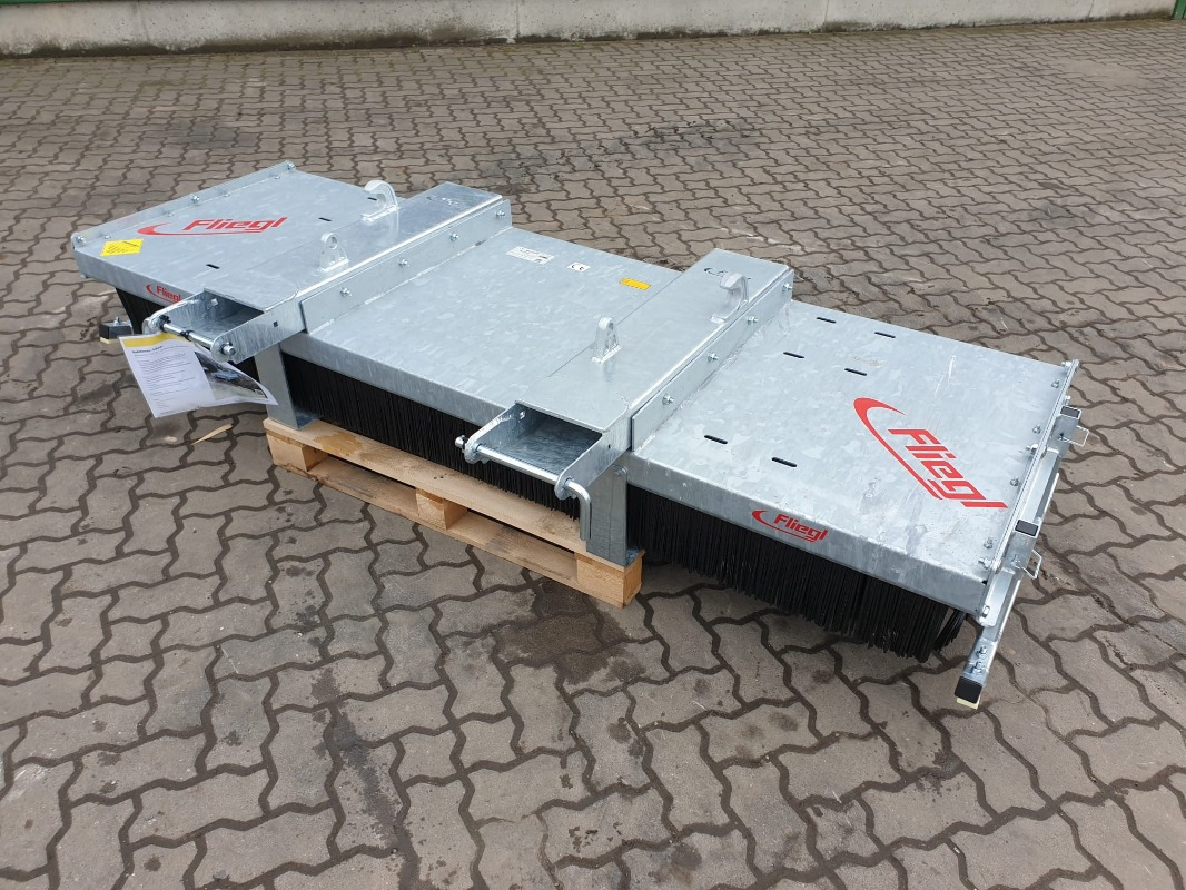 Fliegl Kehrbesen Löwe 3,00m* - جزازة العشب: صورة 1 Fliegl Kehrbesen Löwe 3,00m* - جزازة العشب: صورة 1