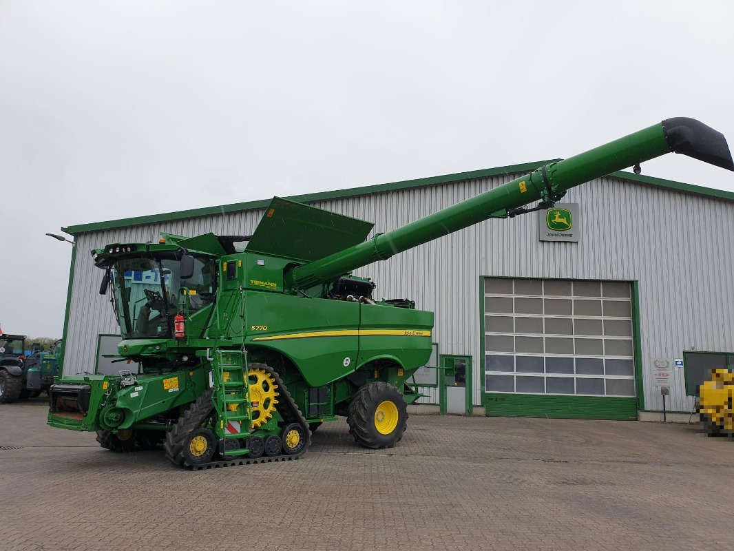 John Deere S770 - حصادة موحَّدة: صورة 1 John Deere S770 - حصادة موحَّدة: صورة 1