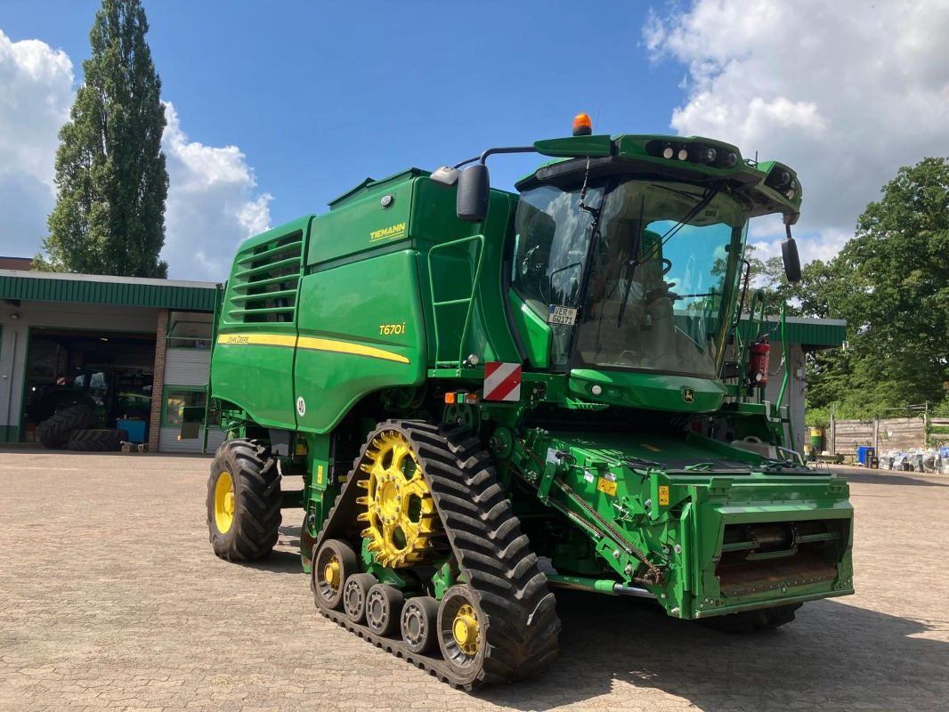 John Deere T670 - حصادة موحَّدة: صورة 4 John Deere T670 - حصادة موحَّدة: صورة 4