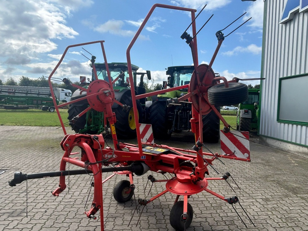 Kuhn GF 502 - آلة تيبيس العشب/ آلة جمع العشب: صورة 4 Kuhn GF 502 - آلة تيبيس العشب/ آلة جمع العشب: صورة 4