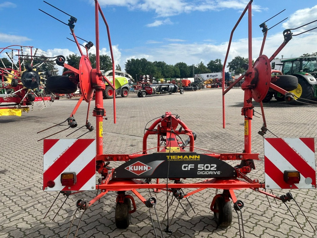 Kuhn GF 502 - آلة تيبيس العشب/ آلة جمع العشب: صورة 5 Kuhn GF 502 - آلة تيبيس العشب/ آلة جمع العشب: صورة 5