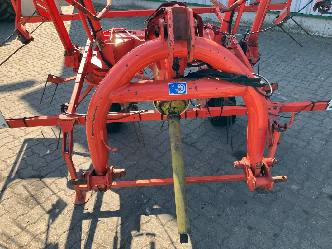 Kuhn GF 8501 - آلة تيبيس العشب/ آلة جمع العشب: صورة 2 Kuhn GF 8501 - آلة تيبيس العشب/ آلة جمع العشب: صورة 2