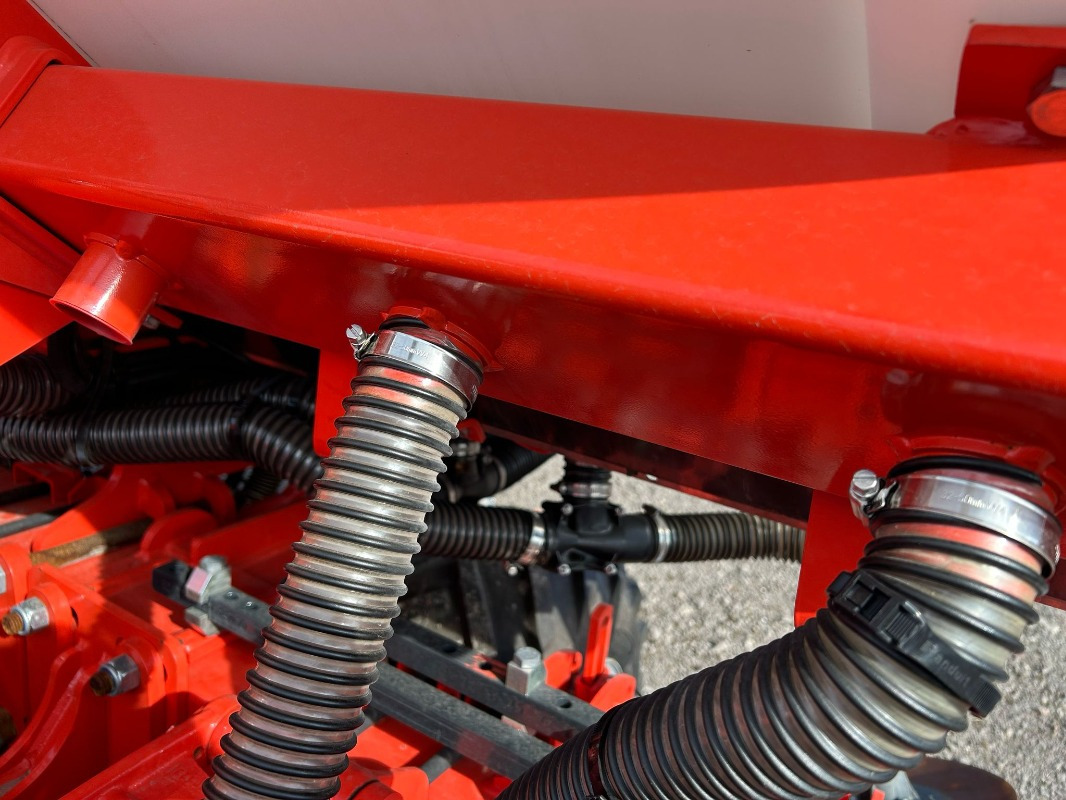 Kuhn Maxima 3 RT E *DEMO* - معدات البذار: صورة 4 Kuhn Maxima 3 RT E *DEMO* - معدات البذار: صورة 4