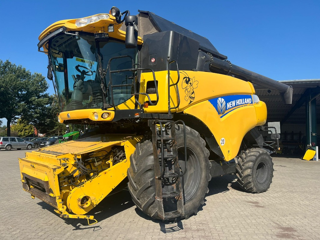 New Holland CR 9080 - حصادة موحَّدة: صورة 2 New Holland CR 9080 - حصادة موحَّدة: صورة 2