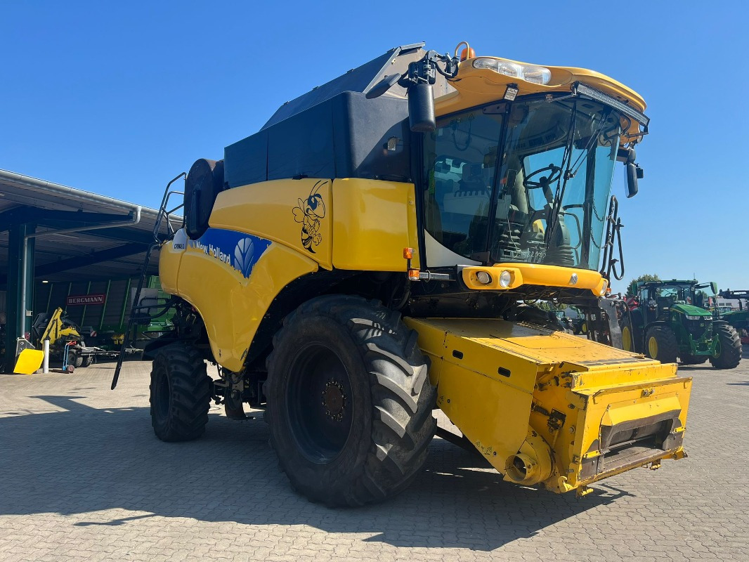 New Holland CR 9080 - حصادة موحَّدة: صورة 4 New Holland CR 9080 - حصادة موحَّدة: صورة 4