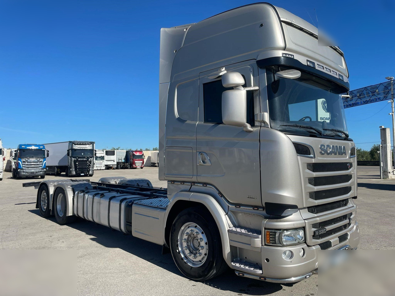 SCANIA R580 - شاحنة هيكل كابينة: صورة 2 SCANIA R580 - شاحنة هيكل كابينة: صورة 2