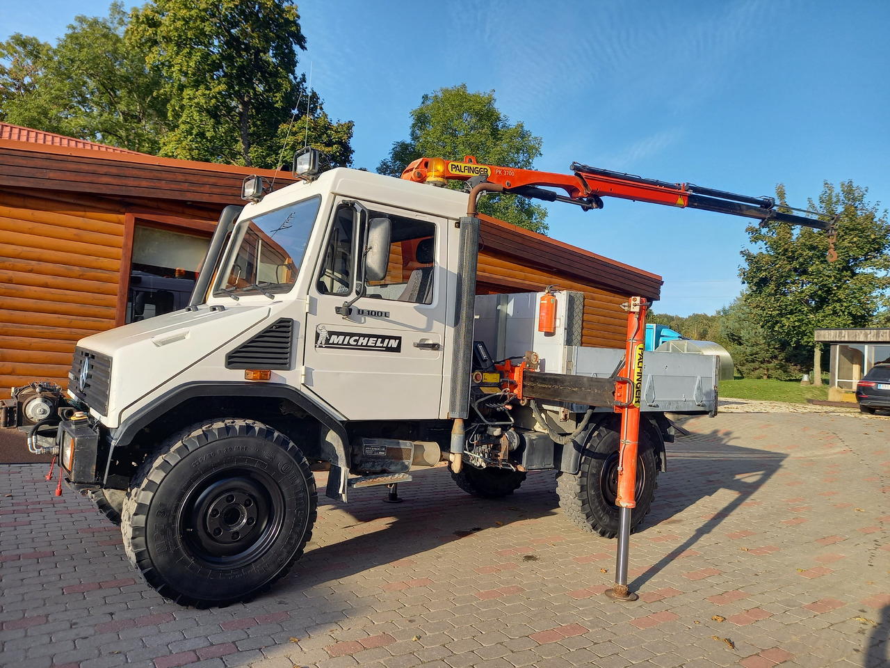 UNIMOG U100L - شاحنة كرين: صورة 1 UNIMOG U100L - شاحنة كرين: صورة 1