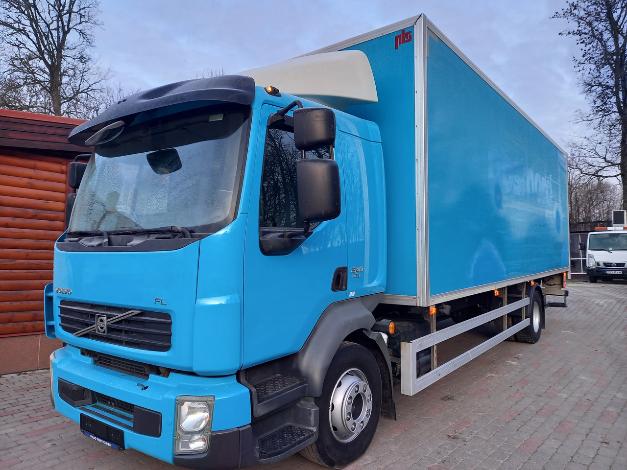 VOLVO FL 240, 4x2, GW 16000 KG - شاحنة صندوق متساوي: صورة 1 VOLVO FL 240, 4x2, GW 16000 KG - شاحنة صندوق متساوي: صورة 1