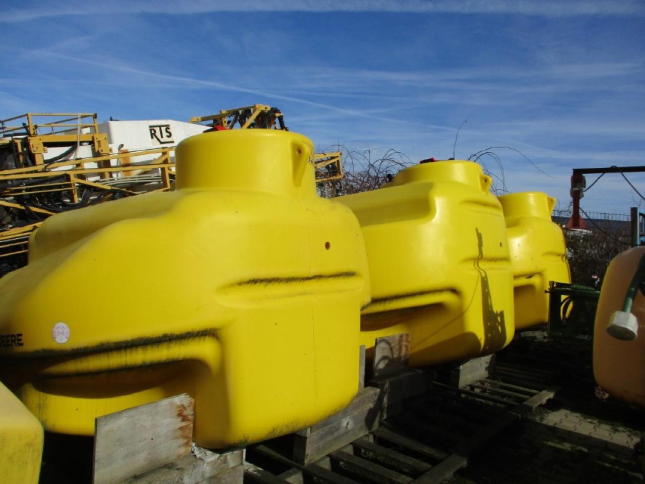 John Deere Tanks - آلة: صورة 1 John Deere Tanks - آلة: صورة 1