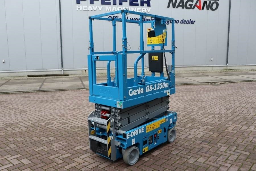 Genie GS1330M All-Electric DC Drive, 5.9m Working Height - رافعة هيدروليكية مقصية: صورة 3 Genie GS1330M All-Electric DC Drive, 5.9m Working Height - رافعة هيدروليكية مقصية: صورة 3