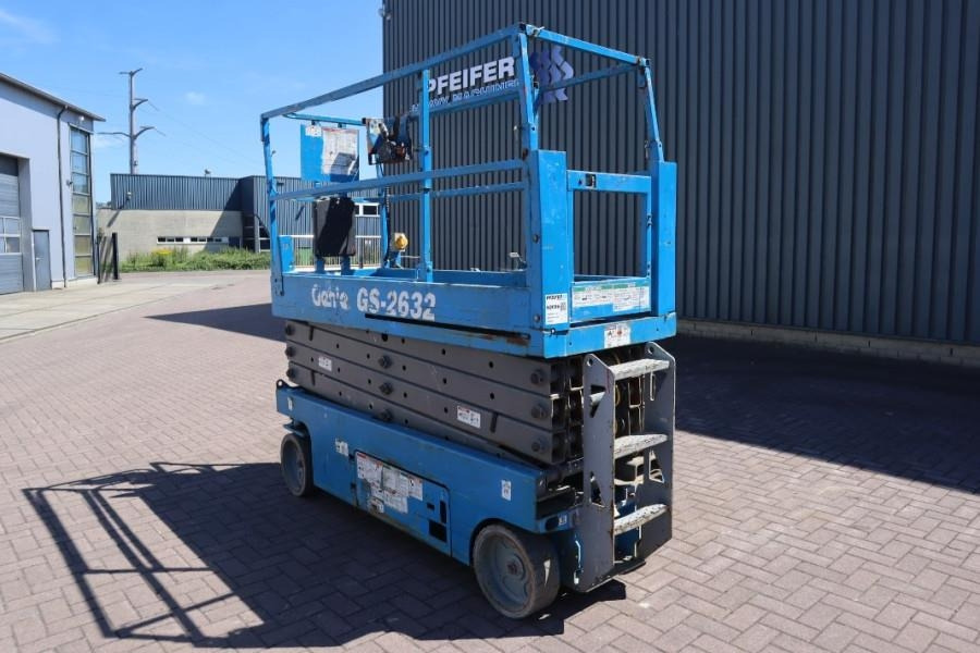 Genie GS2632 Electric, Working Height 10m, 227kg Capacit  - رافعة هيدروليكية مقصية: صورة 2 Genie GS2632 Electric, Working Height 10m, 227kg Capacit  - رافعة هيدروليكية مقصية: صورة 2