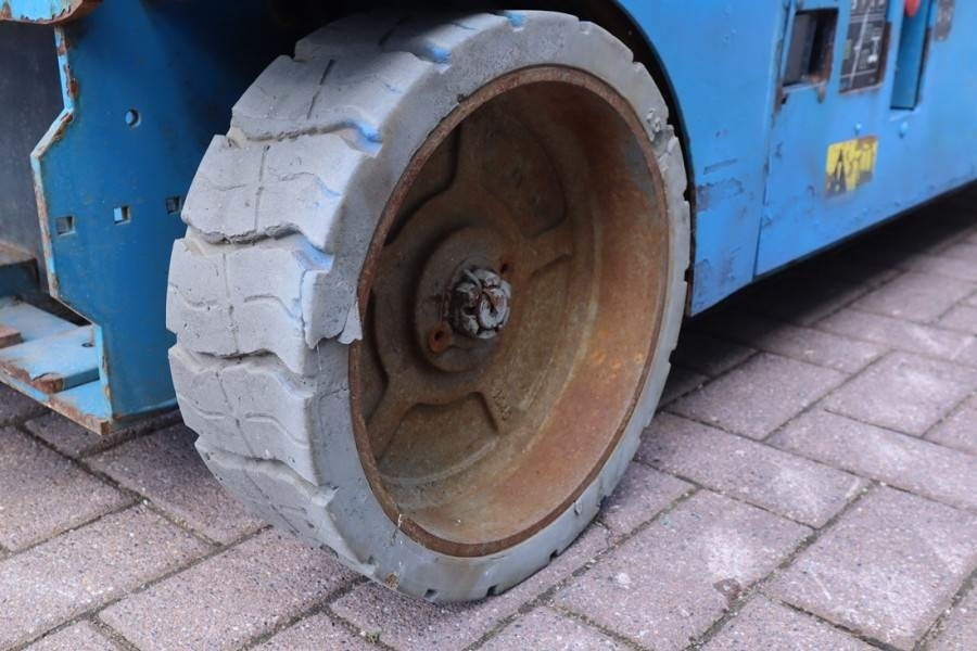 رافعة هيدروليكية مقصية Genie GS4047 Electric, 14m Working Height, 350kg Capacit: صورة 10