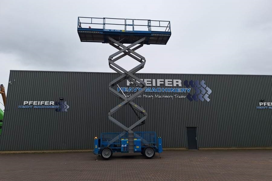 Genie GS4390 Diesel, 4x4 Drive, 15m Working Height, 680k - رافعة هيدروليكية مقصية: صورة 3 Genie GS4390 Diesel, 4x4 Drive, 15m Working Height, 680k - رافعة هيدروليكية مقصية: صورة 3