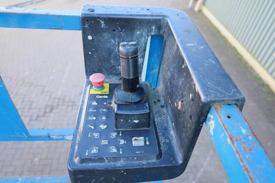 Genie GS4390 Diesel, 4x4 Drive, 15m Working Height, 680k - رافعة هيدروليكية مقصية: صورة 4 Genie GS4390 Diesel, 4x4 Drive, 15m Working Height, 680k - رافعة هيدروليكية مقصية: صورة 4