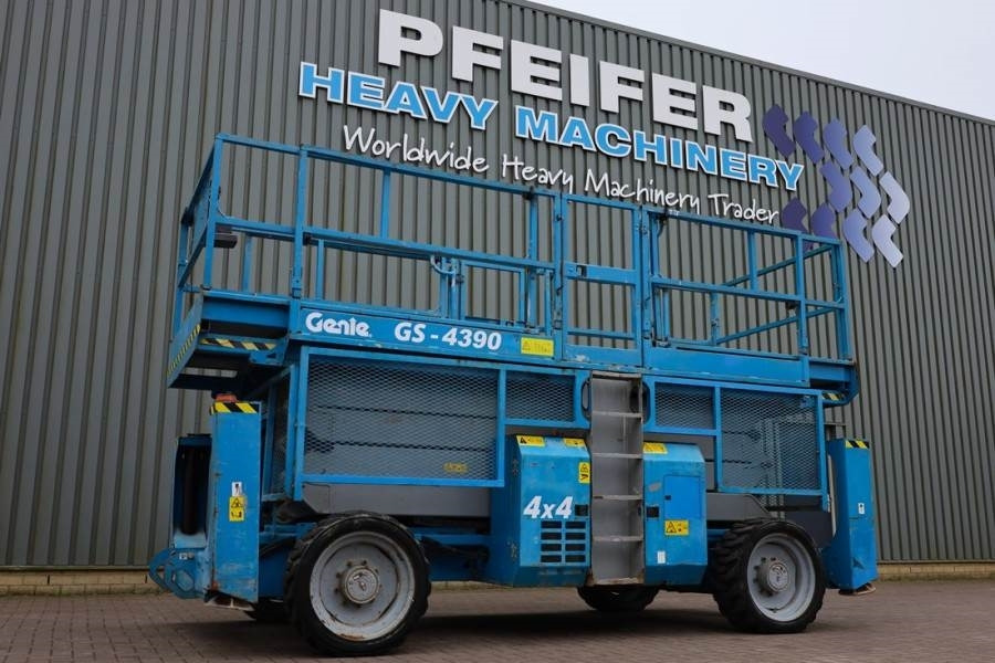 Genie GS4390 Diesel, 4x4 Drive, 15m Working Height, 680k - رافعة هيدروليكية مقصية: صورة 1 Genie GS4390 Diesel, 4x4 Drive, 15m Working Height, 680k - رافعة هيدروليكية مقصية: صورة 1