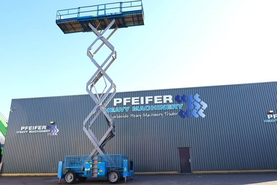 Genie GS4390 Diesel, 4x4 Drive, 15m Working Height, 680k - رافعة هيدروليكية مقصية: صورة 2 Genie GS4390 Diesel, 4x4 Drive, 15m Working Height, 680k - رافعة هيدروليكية مقصية: صورة 2