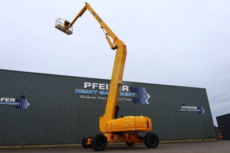 Genie Z135/70 Diesel, 4x4x4 Drive, 43m Lifting Height, 2 - شاحنة ذراع مفصلي: صورة 2 Genie Z135/70 Diesel, 4x4x4 Drive, 43m Lifting Height, 2 - شاحنة ذراع مفصلي: صورة 2