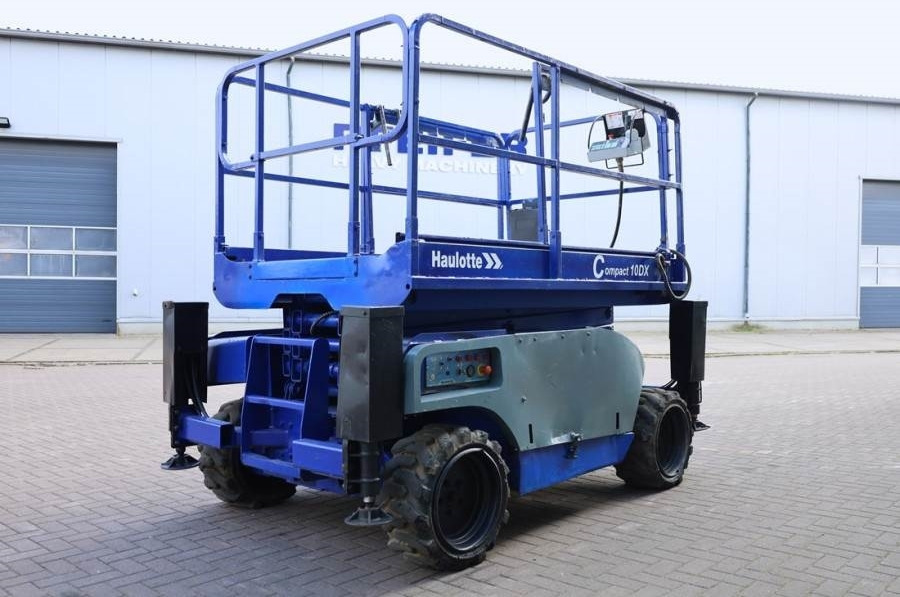 Haulotte COMPACT 10DX Diesel, 4x4 Drive, 10.15m Working Hei - رافعة هيدروليكية مقصية: صورة 2 Haulotte COMPACT 10DX Diesel, 4x4 Drive, 10.15m Working Hei - رافعة هيدروليكية مقصية: صورة 2