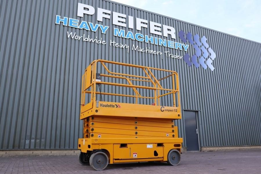 Haulotte Compact 12 Electric, 12m Working Height, 300kg Cap - رافعة هيدروليكية مقصية: صورة 1 Haulotte Compact 12 Electric, 12m Working Height, 300kg Cap - رافعة هيدروليكية مقصية: صورة 1