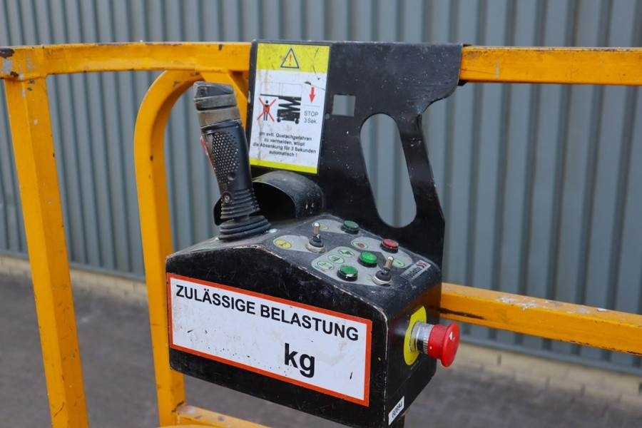 Haulotte Compact 12 Electric, 12m Working Height, 300kg Cap - رافعة هيدروليكية مقصية: صورة 4 Haulotte Compact 12 Electric, 12m Working Height, 300kg Cap - رافعة هيدروليكية مقصية: صورة 4