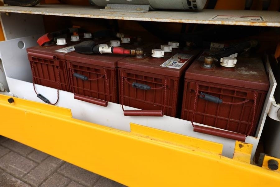 Haulotte Compact 12RTE Electric, 12m Working Height, 450kg - رافعة هيدروليكية مقصية: صورة 4 Haulotte Compact 12RTE Electric, 12m Working Height, 450kg - رافعة هيدروليكية مقصية: صورة 4
